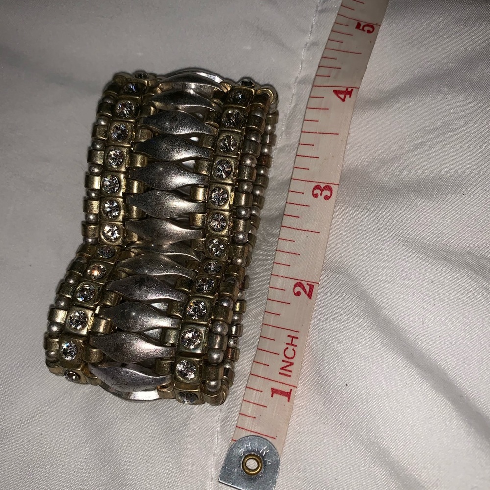 Silver stretchy bracelet with clear stone . - Picture 3 of 4